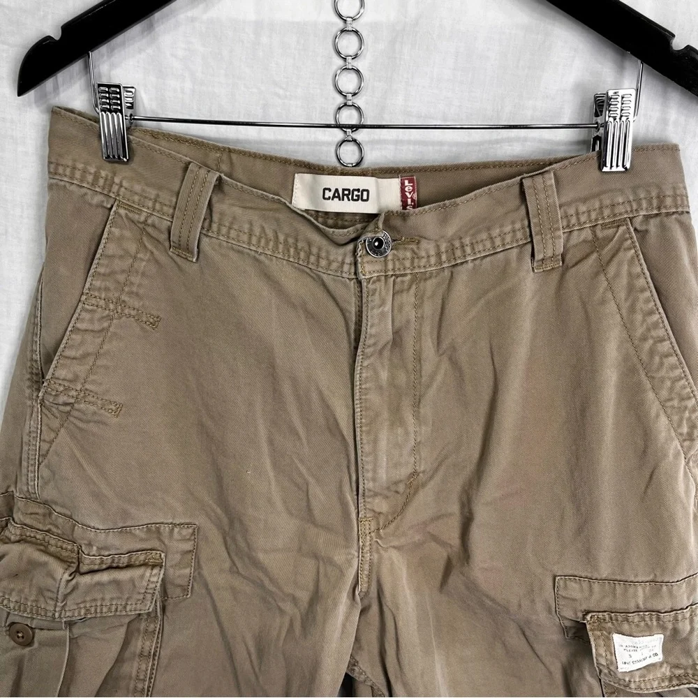 Y2K Vintage Levis Cargo Shorts Men 33x10 Beige Khaki Cotton Grunge Skate Utility